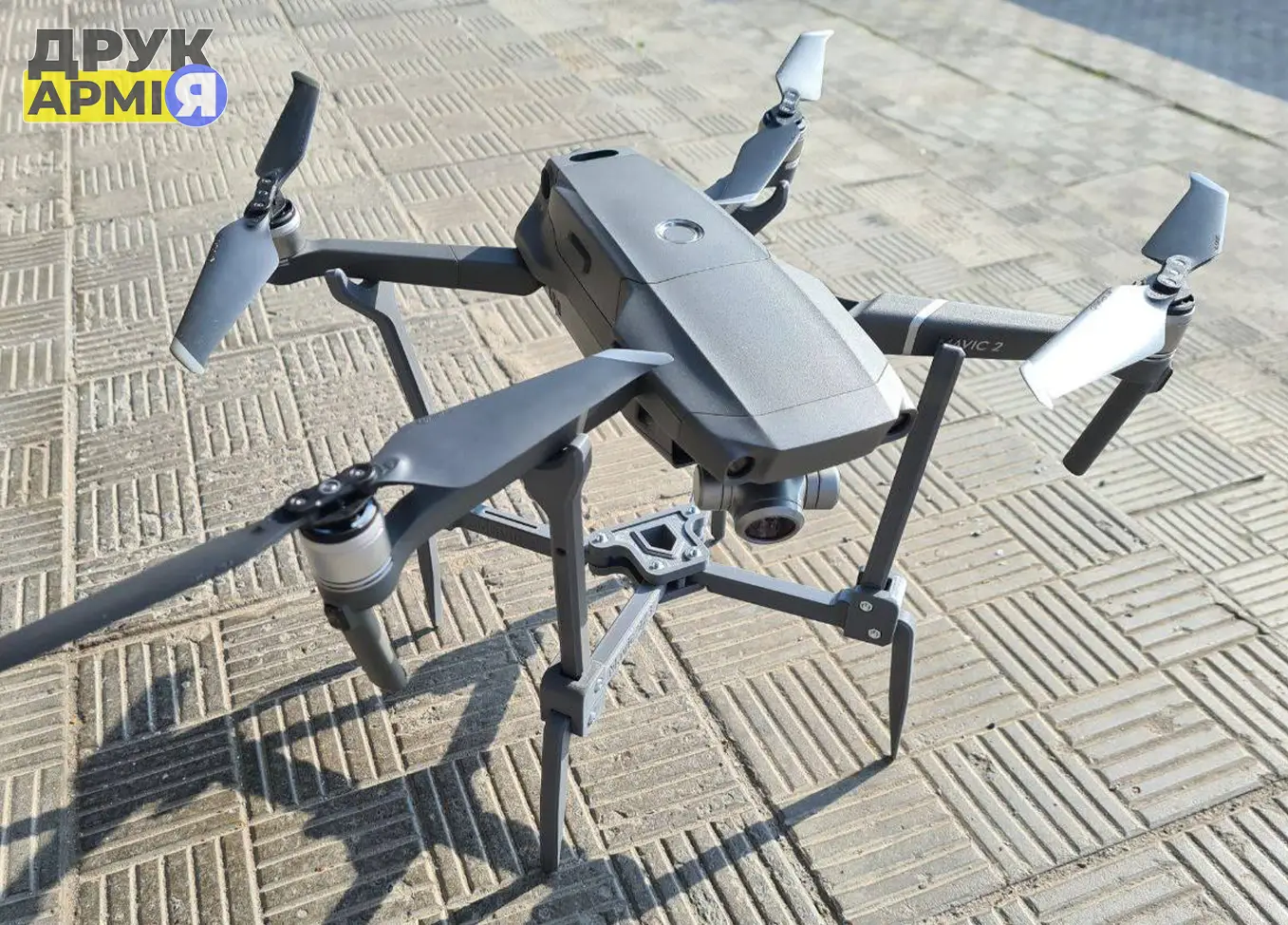 Dron na startovací plošině